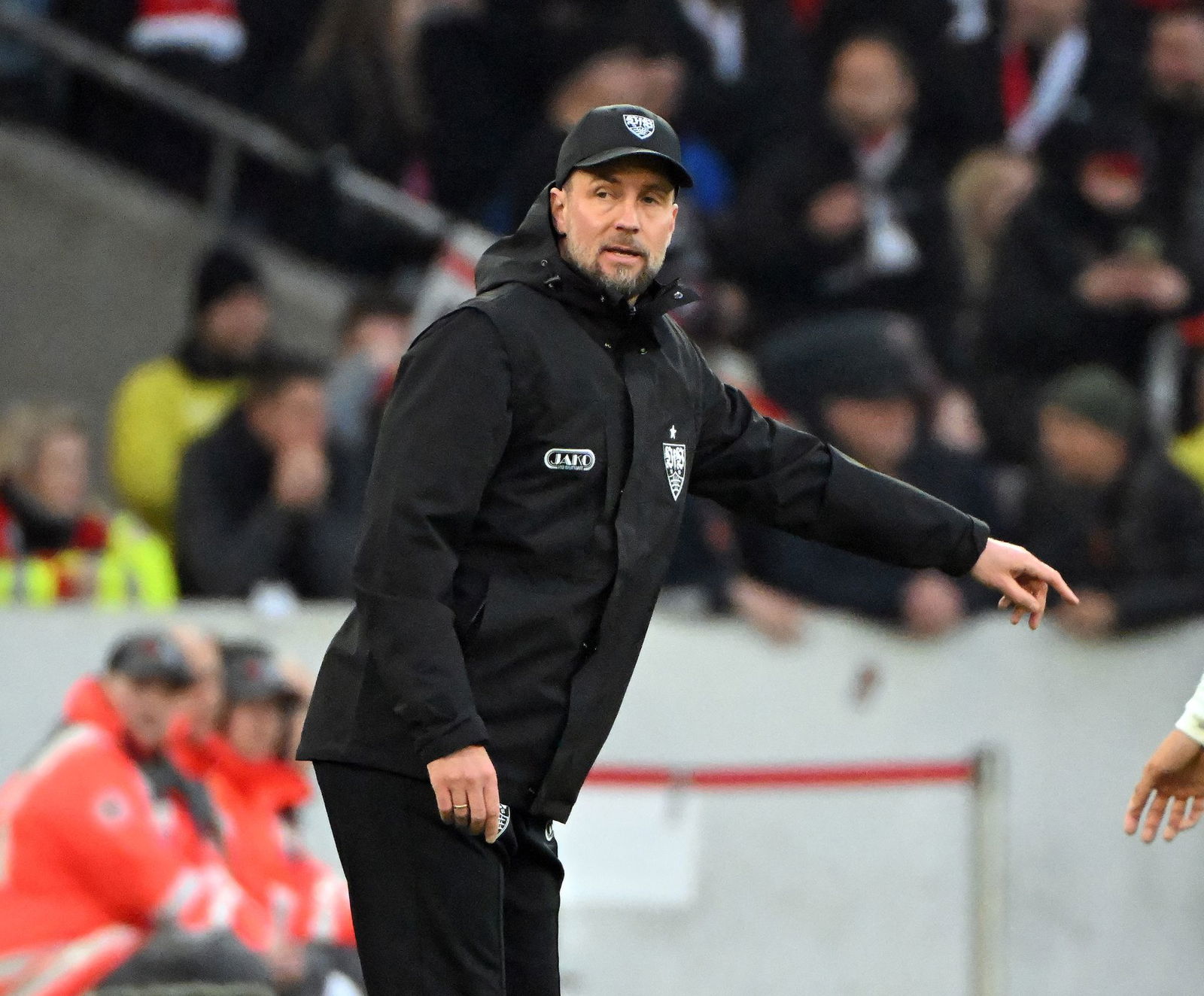 Für Sebastian Hoeneß hört es sich «absurd» an, dass er bald seit 1.000 Tagen Trainer des VfB Stuttgart ist.