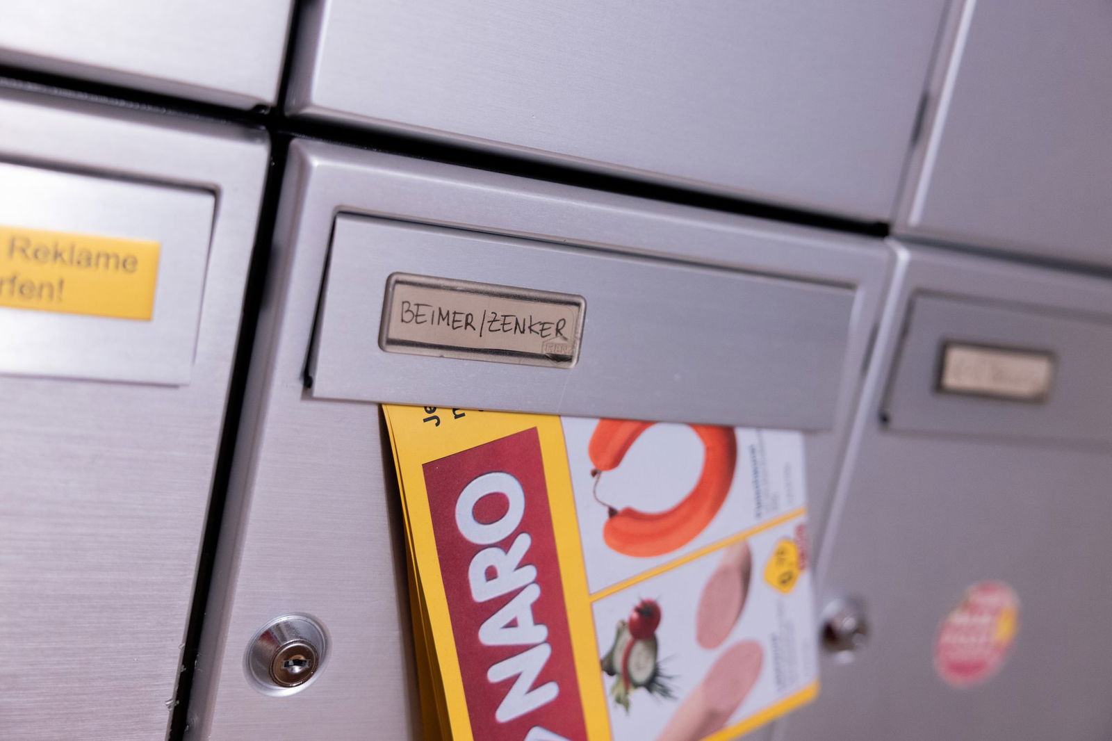 Auf die Briefkastenanlage ist Weber besonders stolz.