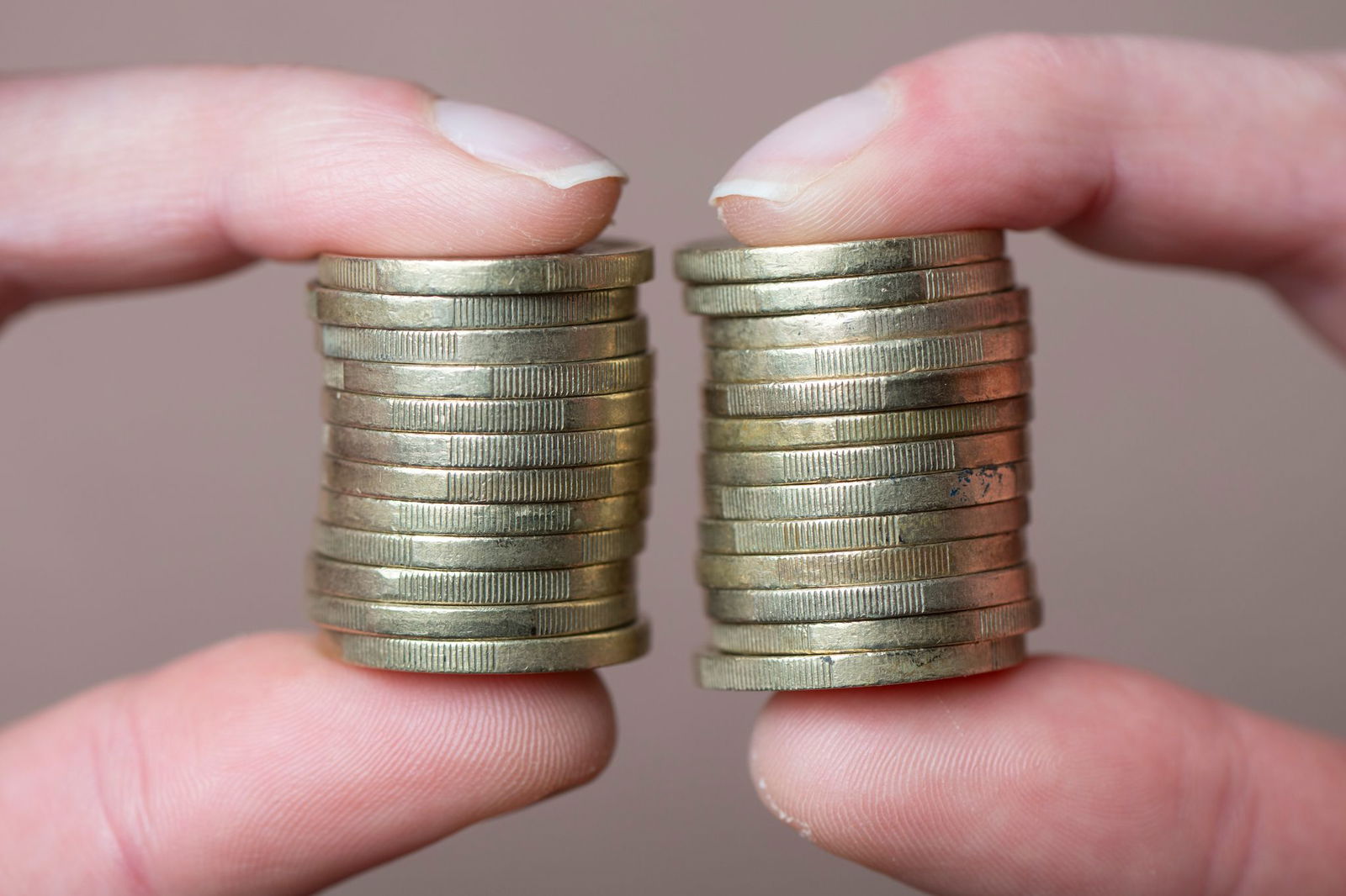 Die durchschnittliche Arbeitnehmerin im Saarland hat in diesem Jahr pro Stunde rund 4 Euro weniger verdient als der durchschnittliche Mann. (Symbolbild)