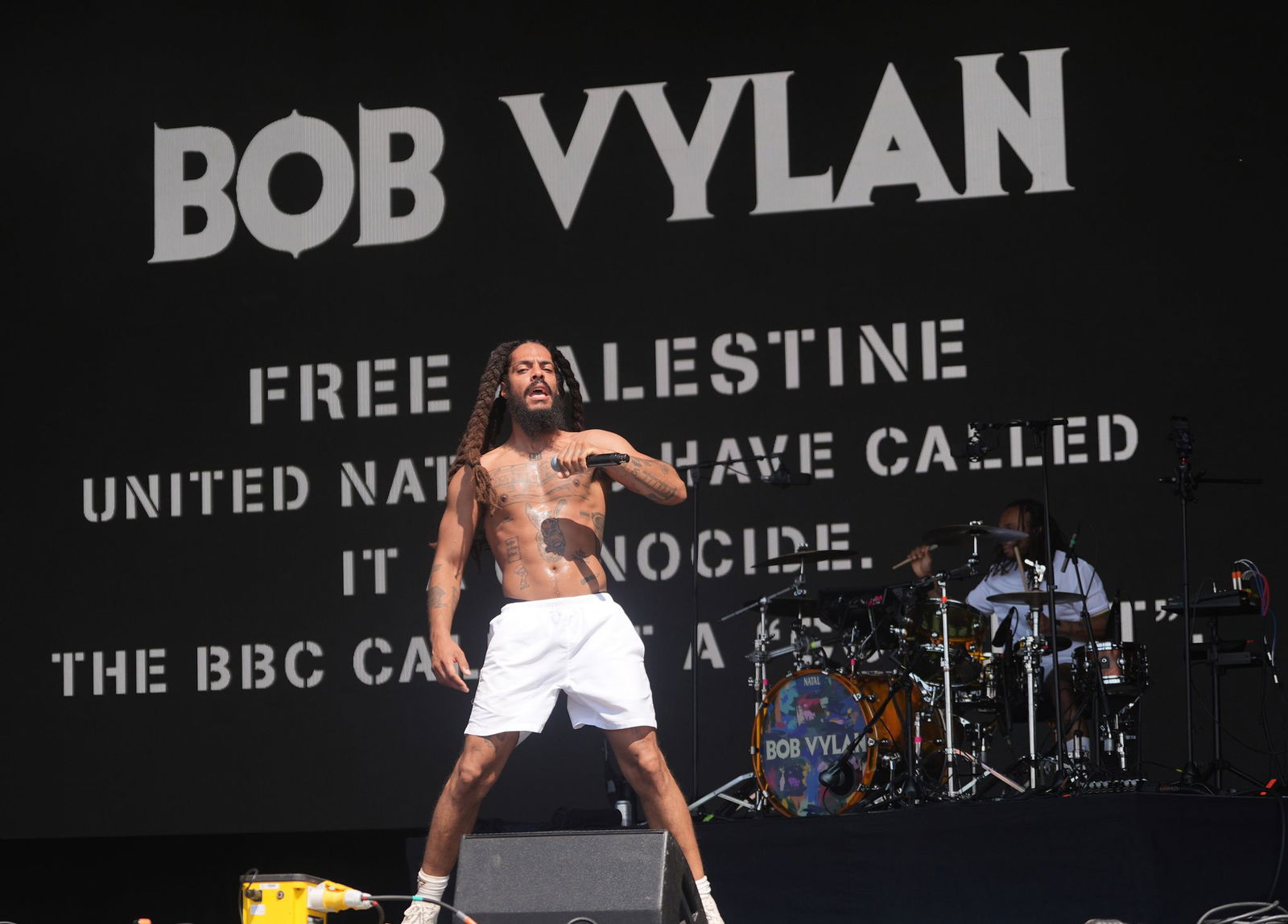 Das britische Punk-Rap-Duo Bob Vylan muss in Sachen Glastonbury keine rechtlichen Konsequenzen fürchten. (Archivbild)