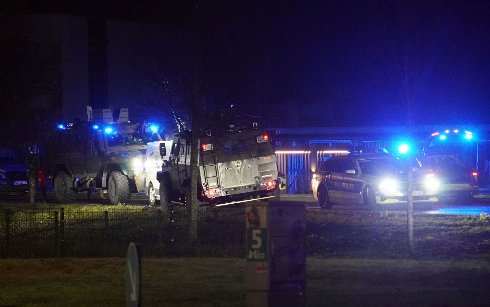 Bei einem SEK-Einsatz auf der L240 bei Erbach ist eine Person festgenommen worden.