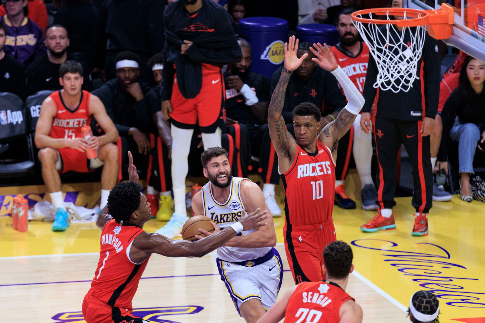 Maxi Kleber (M) konnte die Niederlage der Los Angeles Lakers nicht verhindern. 