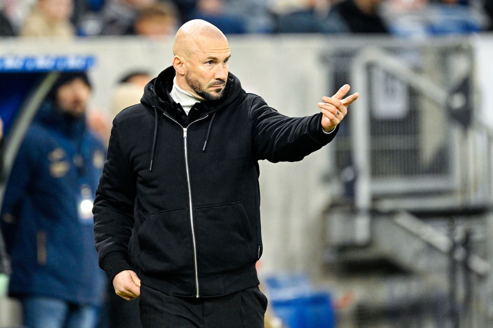 Coach Christian Ilzer von der TSG 1899 Hoffenheim freut sich auf das Auswärtsspiel gegen Borussia Dortmund. (Archivbild)