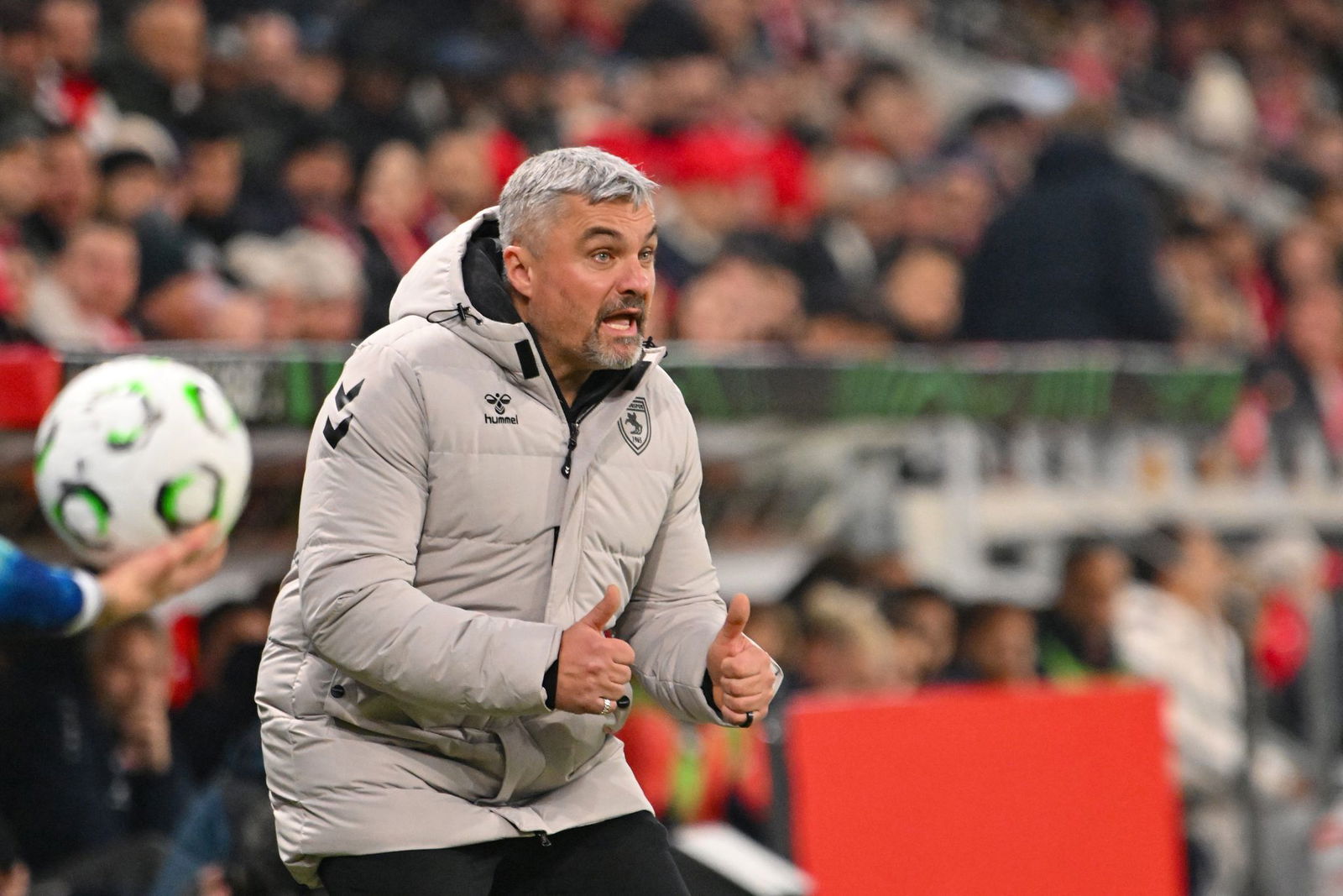 Samsunspors deutscher Trainer Thomas Reis feuert sein Team an.