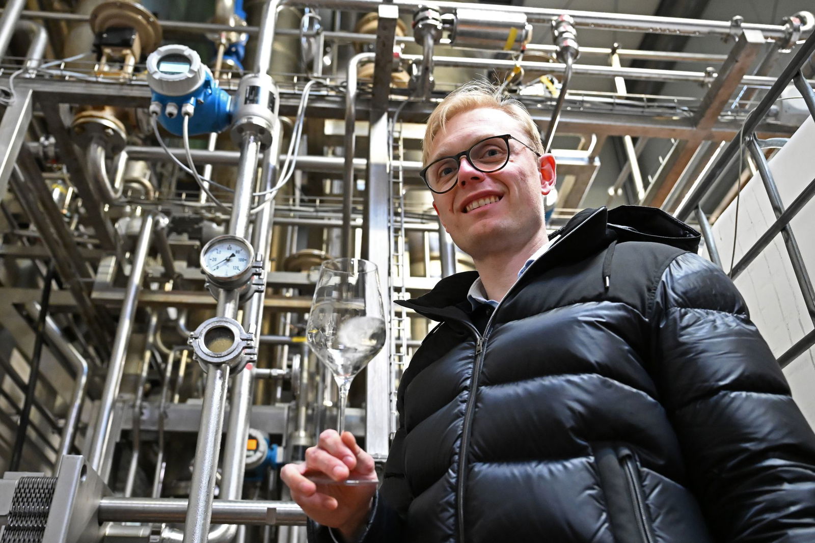 Je nach Alkoholgehalt des Grundweins gehen bei der Entalkoholisierung 12 bis 16 Prozent Flüssigkeit verloren.