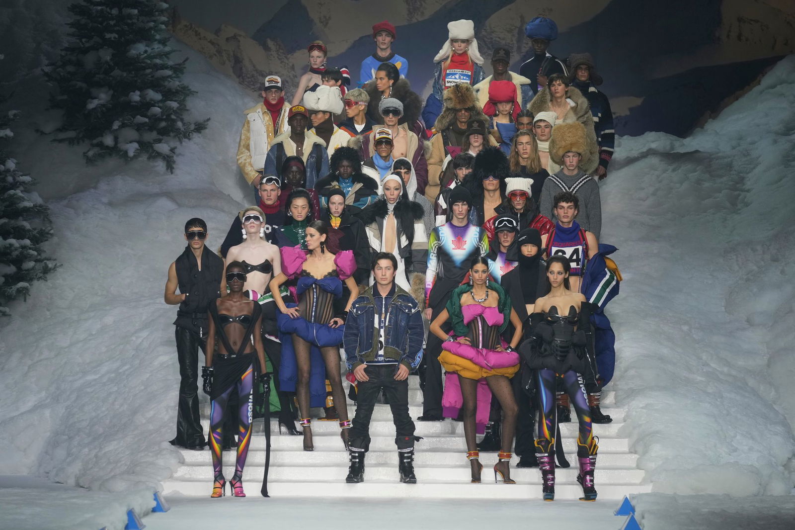 Der kanadische Schauspieler Hudson Williams (Mitte) gab bei der Modewoche in Mailand sein Debüt auf dem Laufsteg.