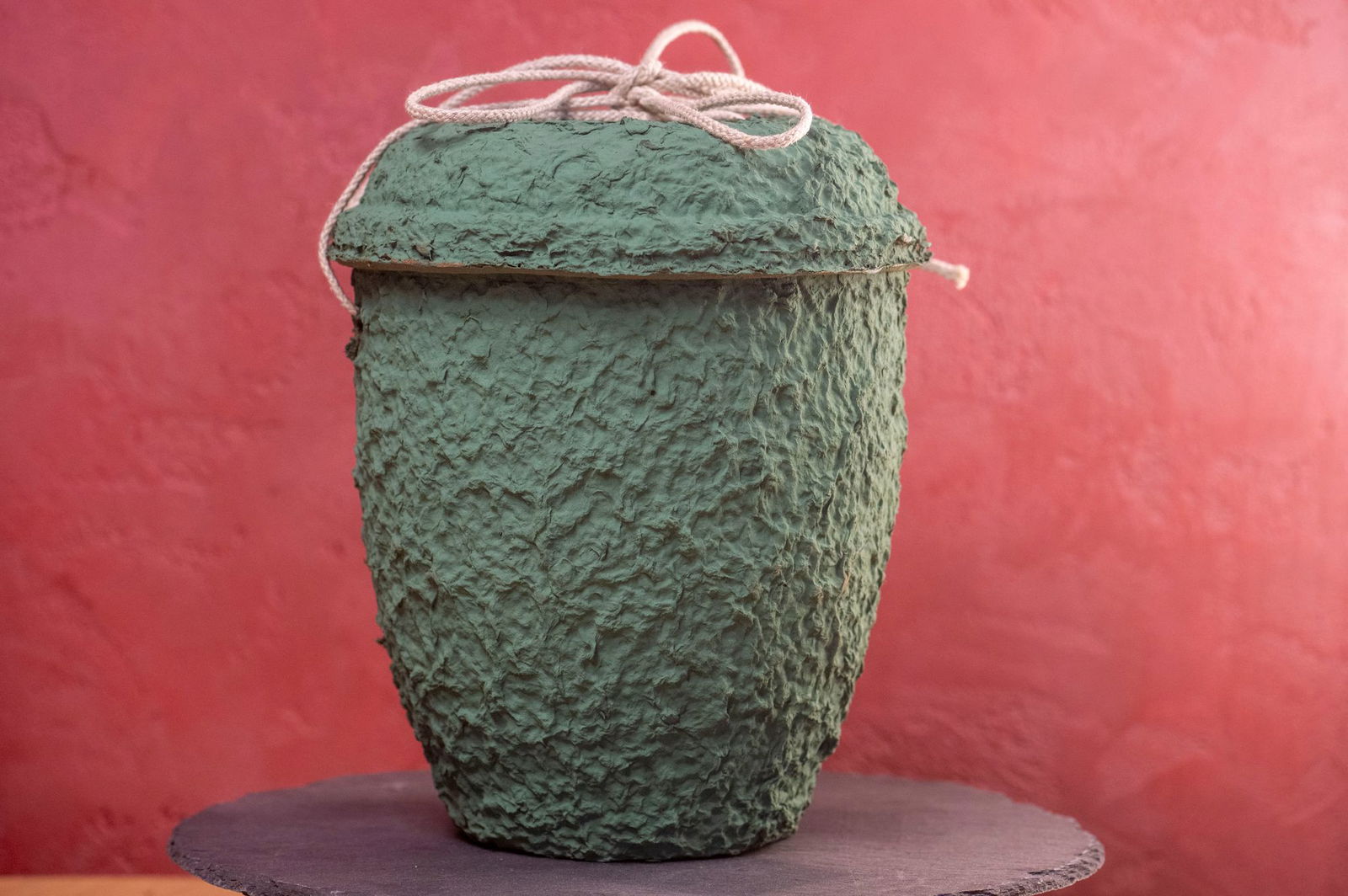 Die Bestattung in Rhein und Mosel ist jetzt in Rheinland-Pfalz möglich. (Symbolbild)