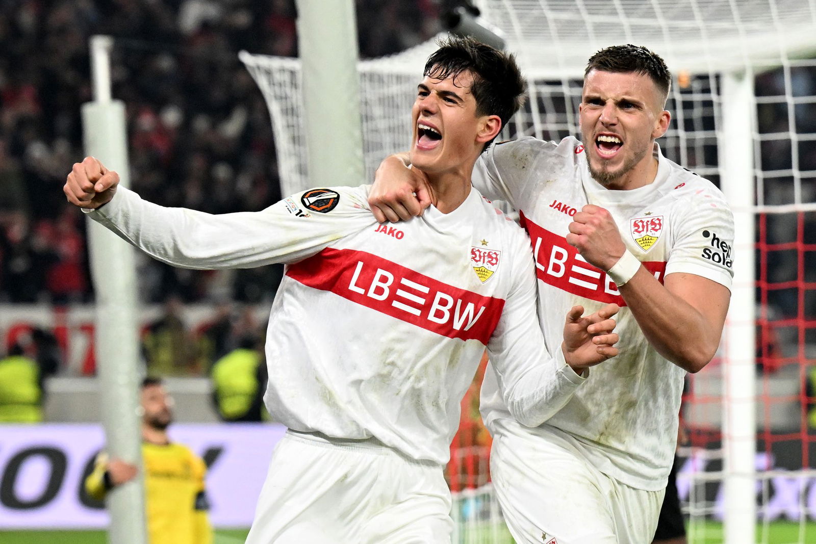 Chema Andrés (l) rettete dem VfB einen Sieg gegen Bern.