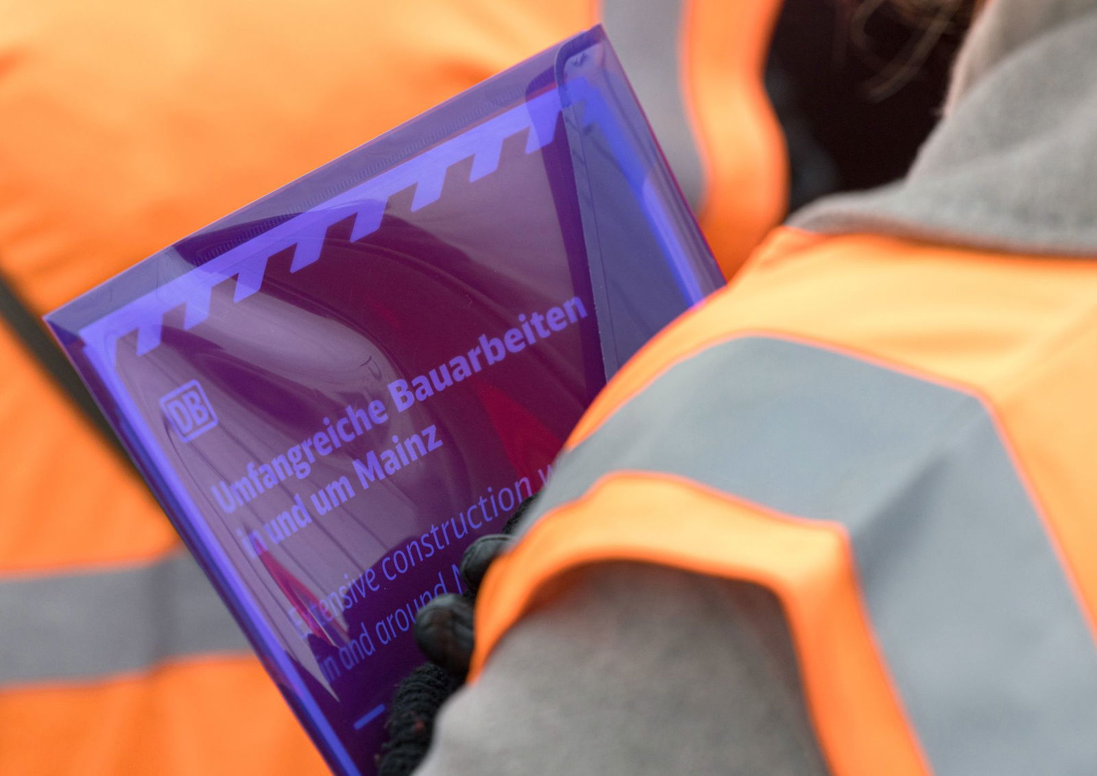 Die Bahn investiert eigenen Angaben zufolge mehrere hundert Millionen Euro in die Erneuerung des Schienennetzes rund um den Bahnknoten Mainz, die Arbeiten werden noch Monate dauern. (Symbolfoto)