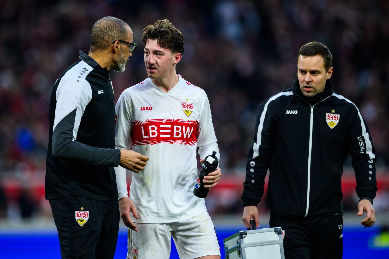 Spielt er? Angelo Stiller ist vor dem Europa-League-Spiel in Rom angeschlagen. (Archivbild).