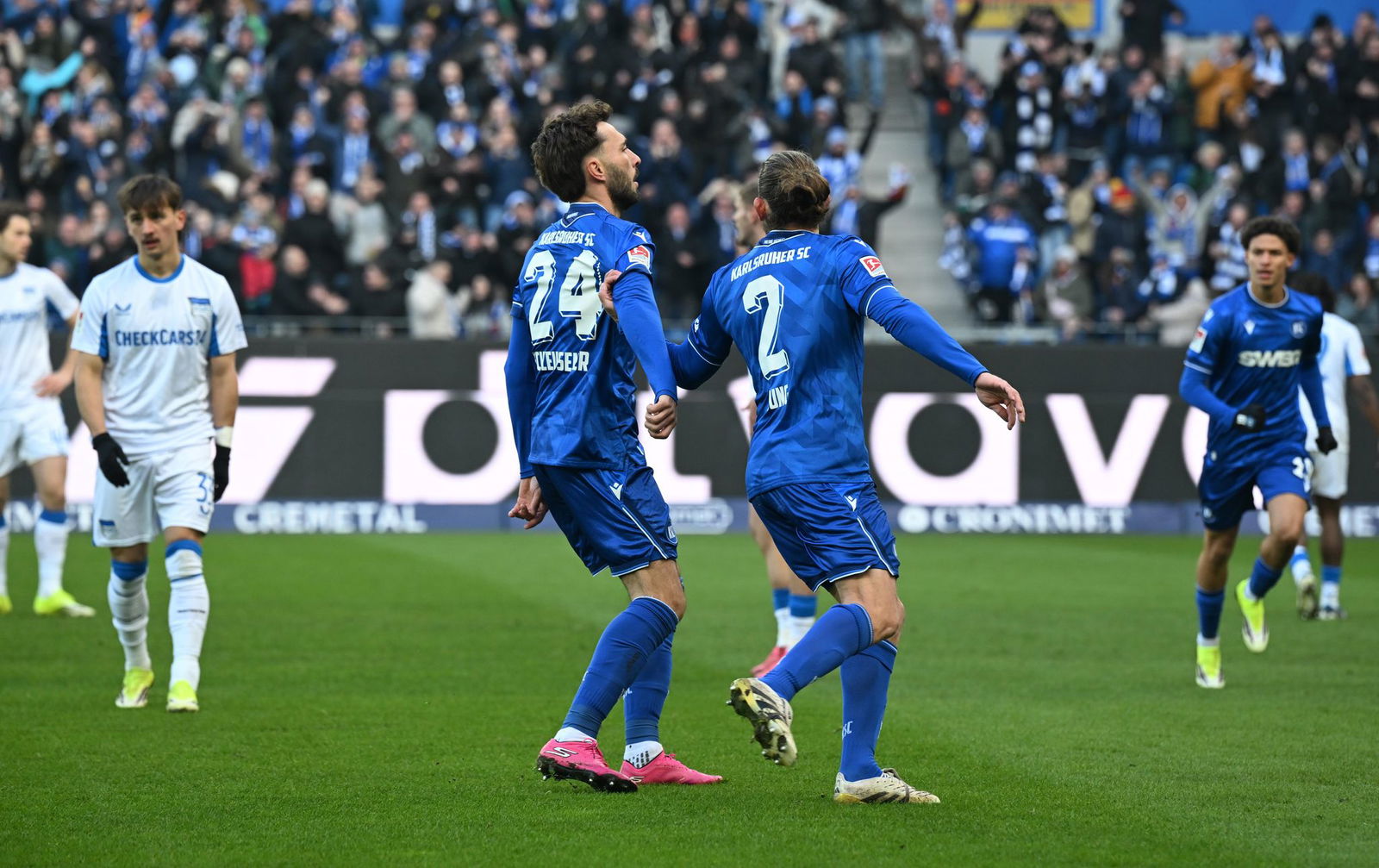 Zwei Karlsruher Torschützen: Fabian Schleusener (l) und Sebastian Jung