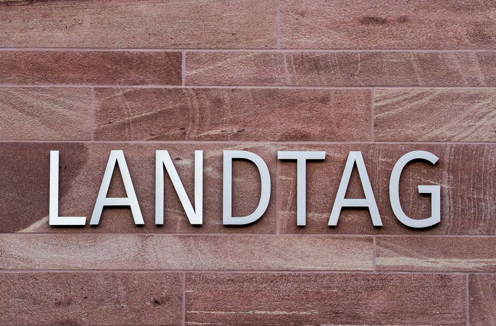 Alle Fraktionen im Landtag stimmten dem Antrag mit dem Titel «Antisemitismus wirksam bekämpfen – Verantwortung übernehmen –
Solidarität leben» zu. (Archivbild)