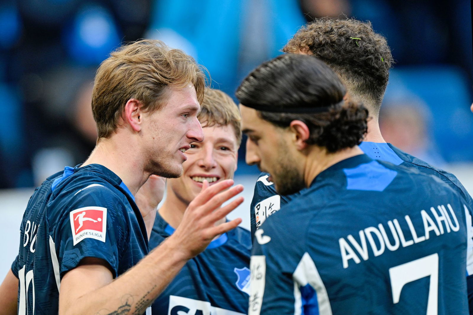 Wouter Burger (l.) darf sich zum 1:0 beglückwünschen lassen.  