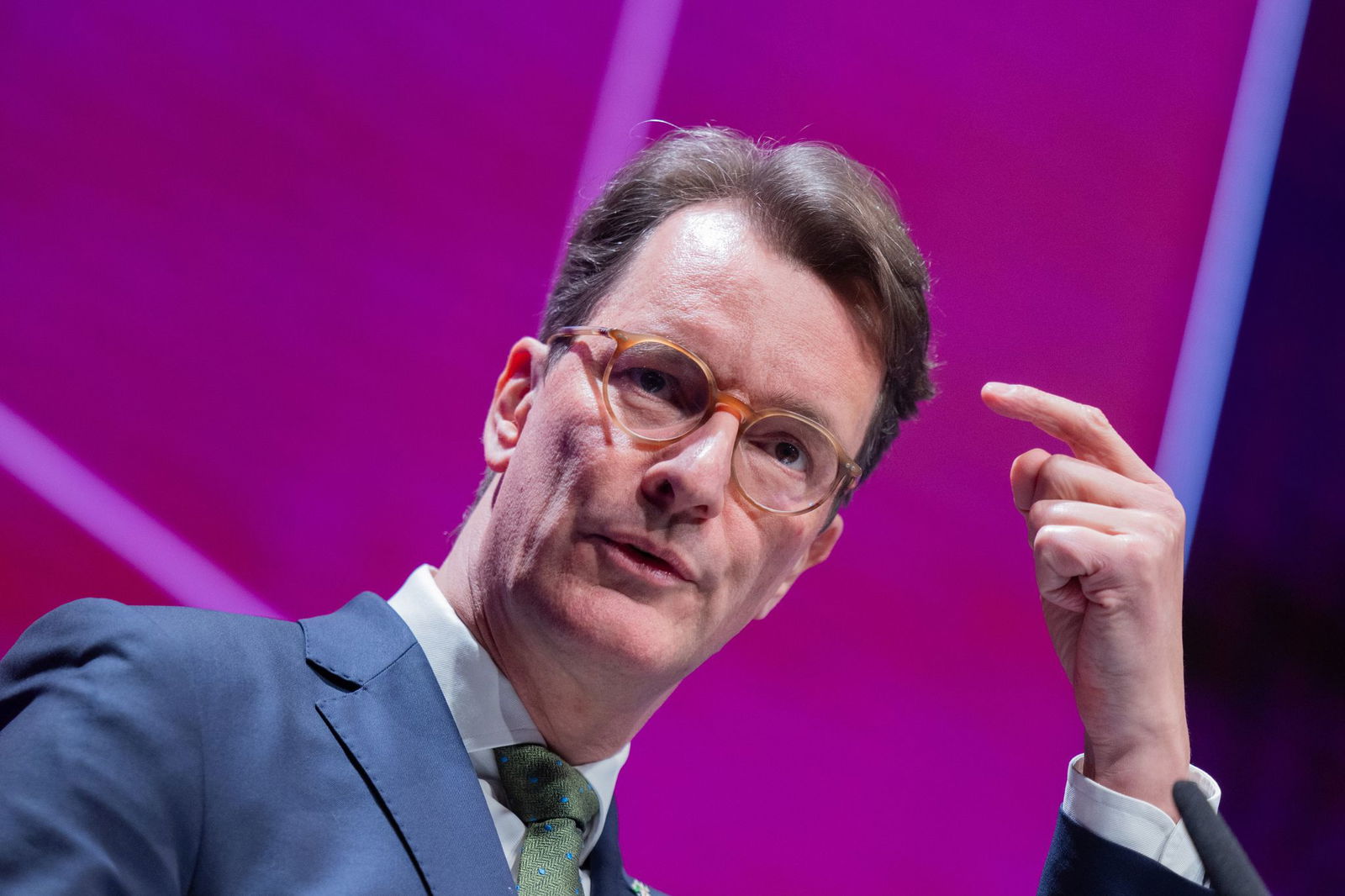 NRW-Ministerpräsident Hendrik Wüst ist für ein starkes Beamtentum. 