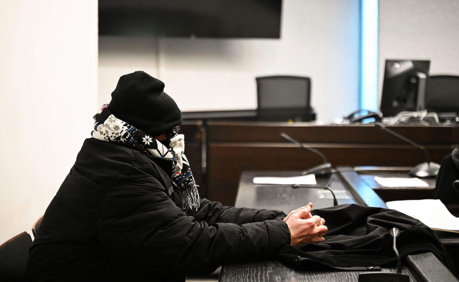 Der Polizist aus Fellbach (Rems-Murr-Kreis) war wegen versuchter Anstiftung zum Totschlag an seinem Vorgesetzten vor dem Landgericht Stuttgart angeklagt gewesen.