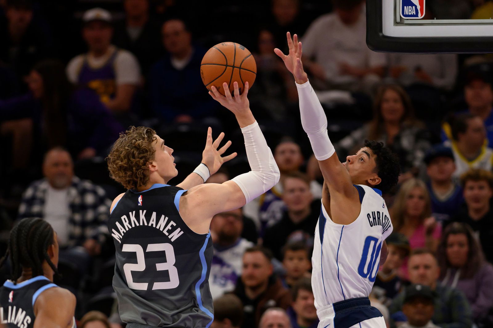 Lauri Markkanen führte die Utah Jazz zu einem knappen Sieg über die Dallas Mavericks.