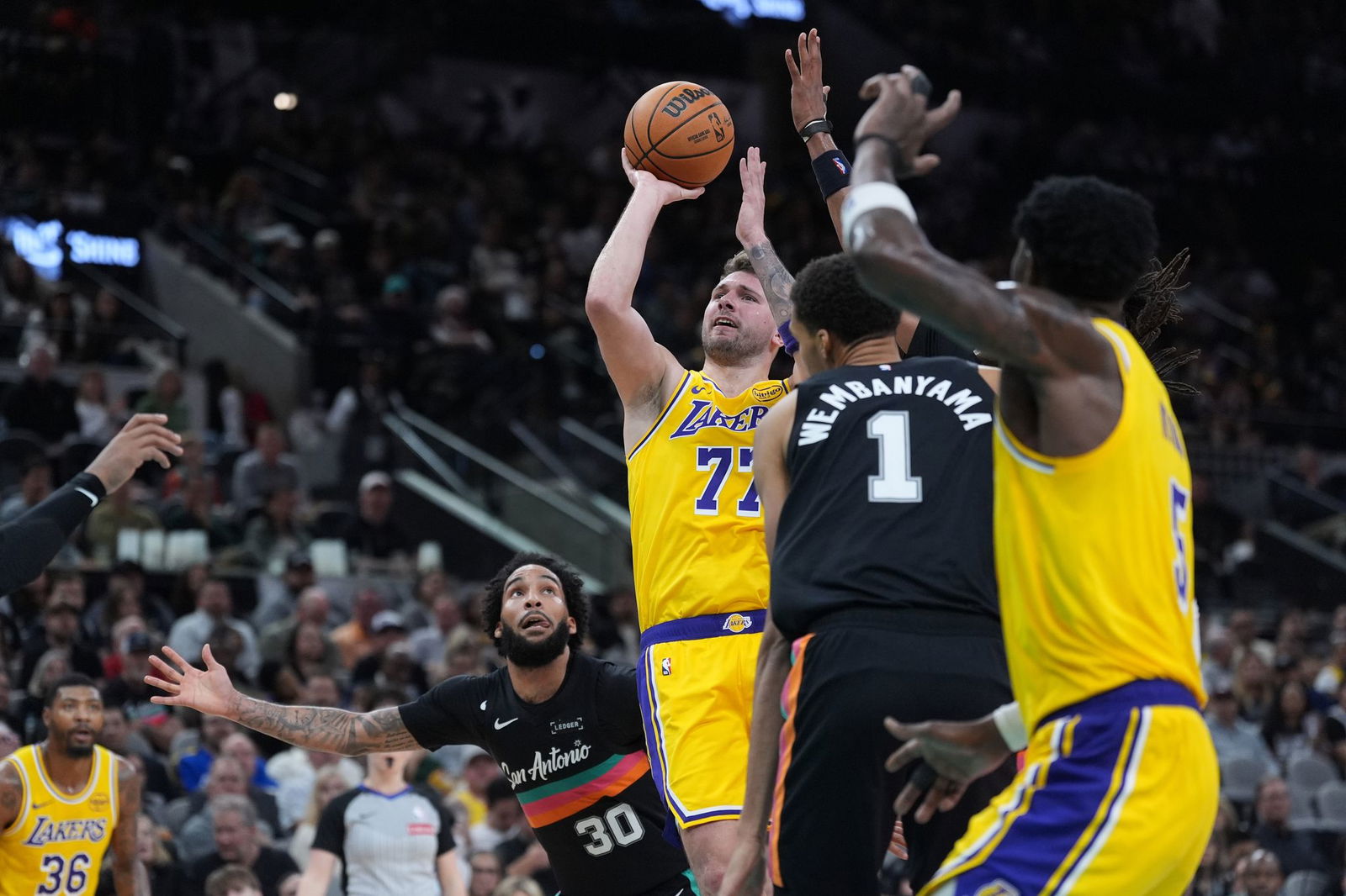 Luka Doncic verlor trotz starker Leistung mit den Los Angeles Lakers gegen San Antonio.