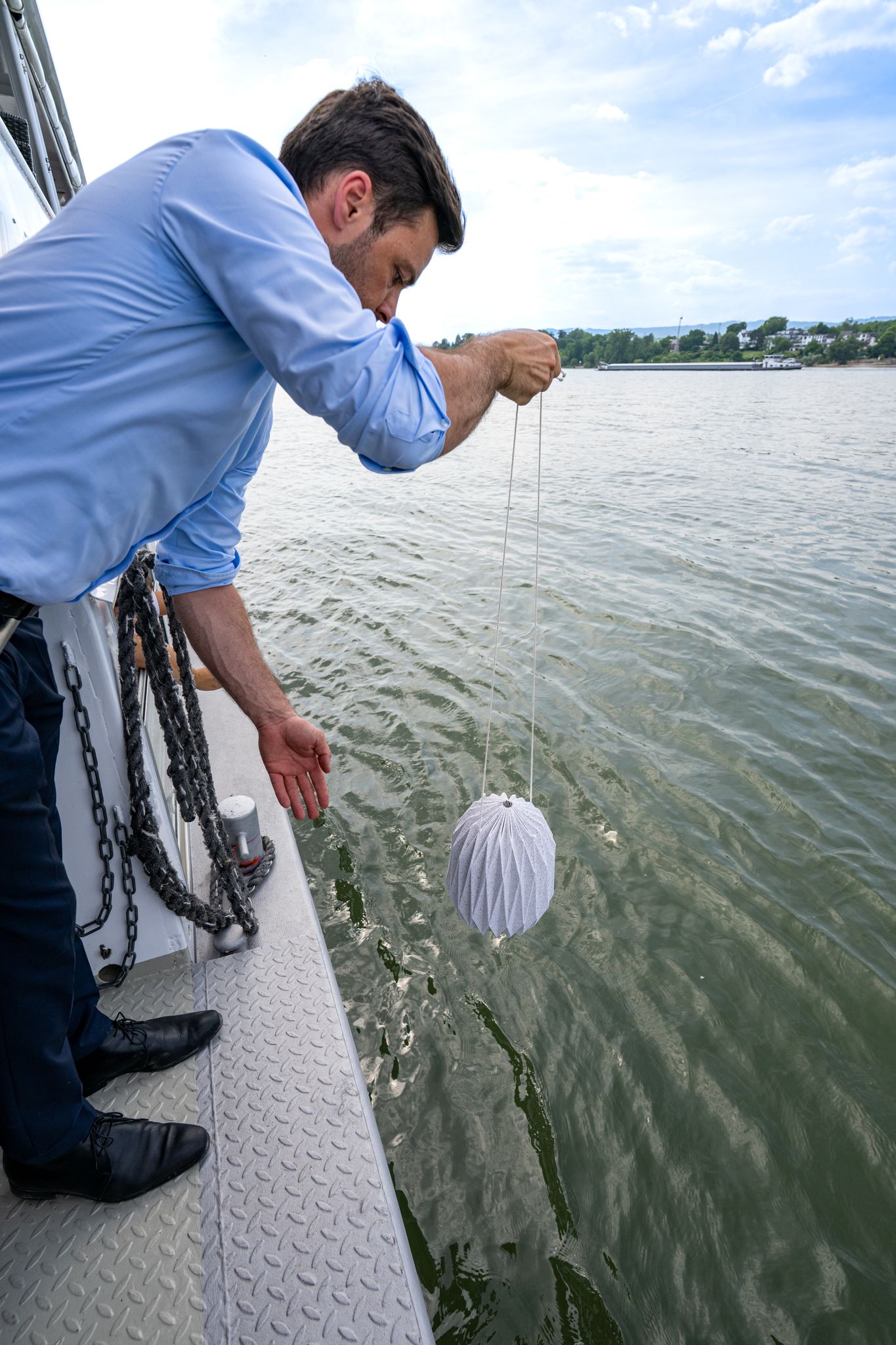 Trüb und sein Unternehmen arbeiten wie vorgeschrieben mit im Wasser löslichen Urnen aus Zellulose. 