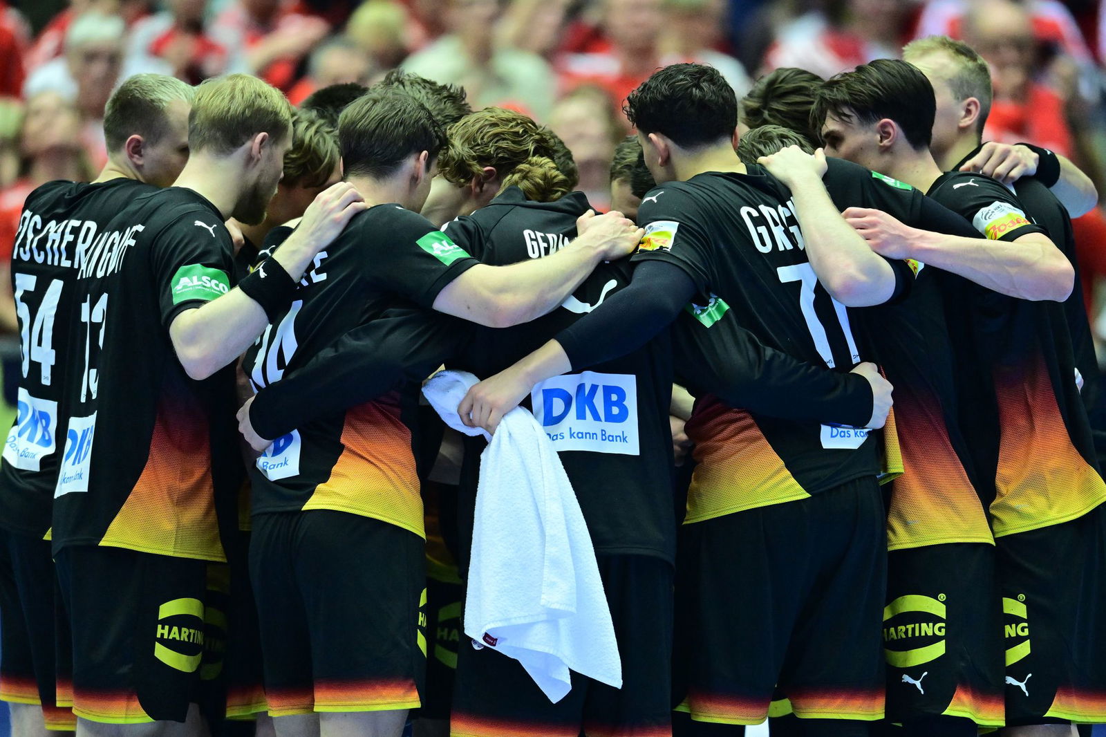 Die deutschen Handballer haben den Einzug ins EM-Halbfinale in den eigenen Händen. 