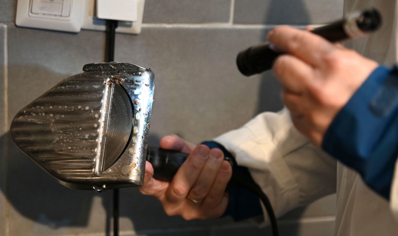 Alter oder neuer Schmutz? Das sieht der Kontrolleur sofort. 