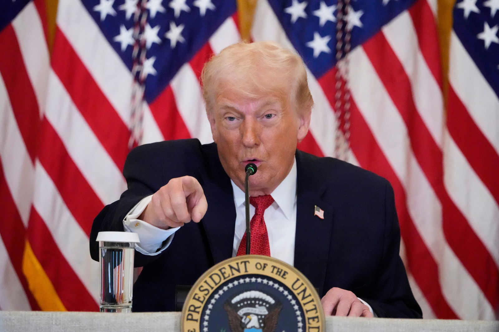 Trump droht Gegnern seiner Grönland-Pläne mit Zöllen. 