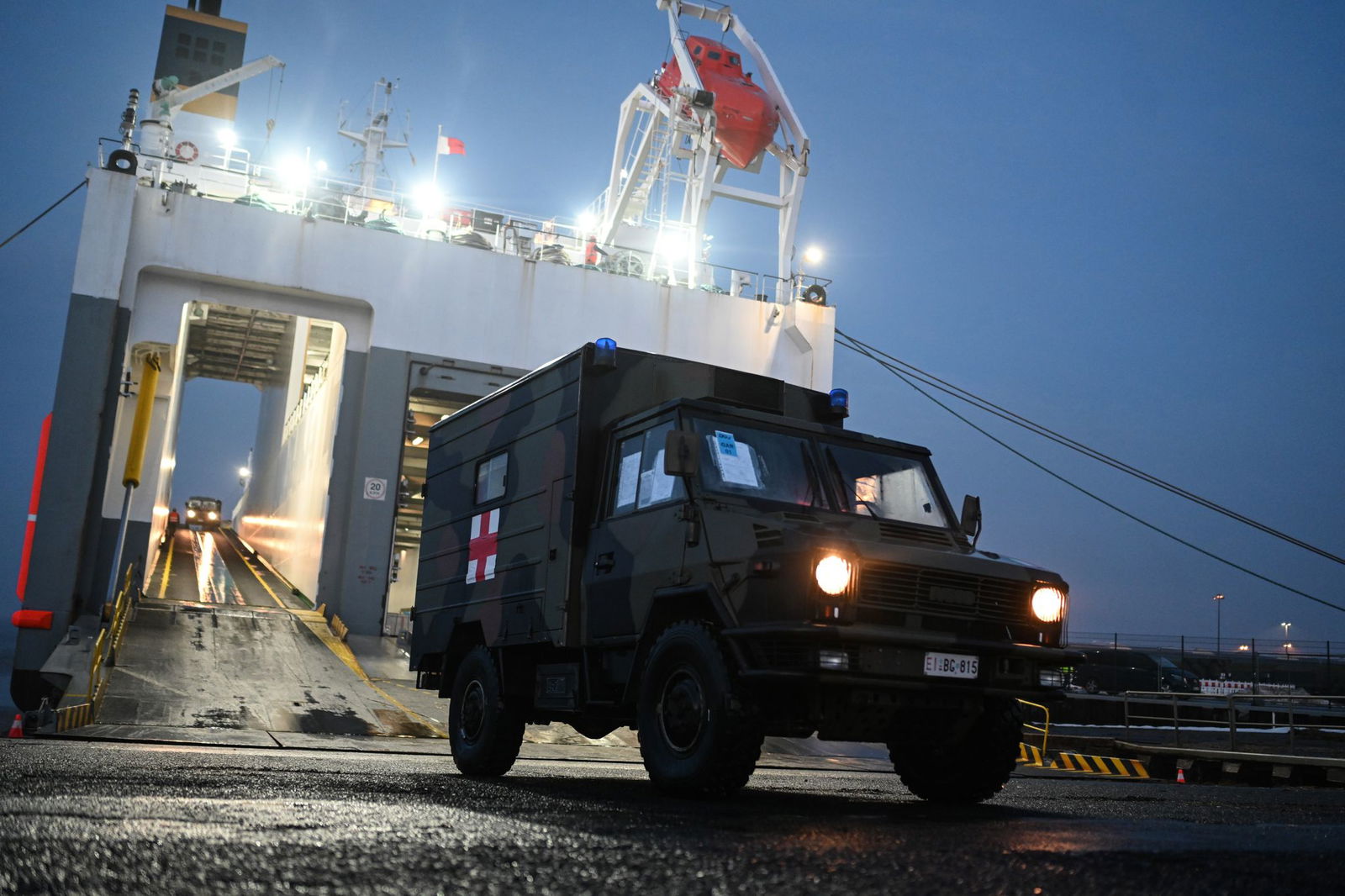Ziel der Truppenbewegungen ist der Truppenübungsplatz Bergen in Niedersachsen. 