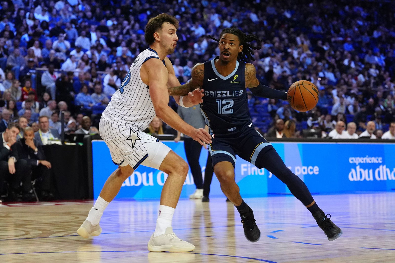 Wagner (links) und die Magic verloren in London gegen die Grizzlies um Morant.