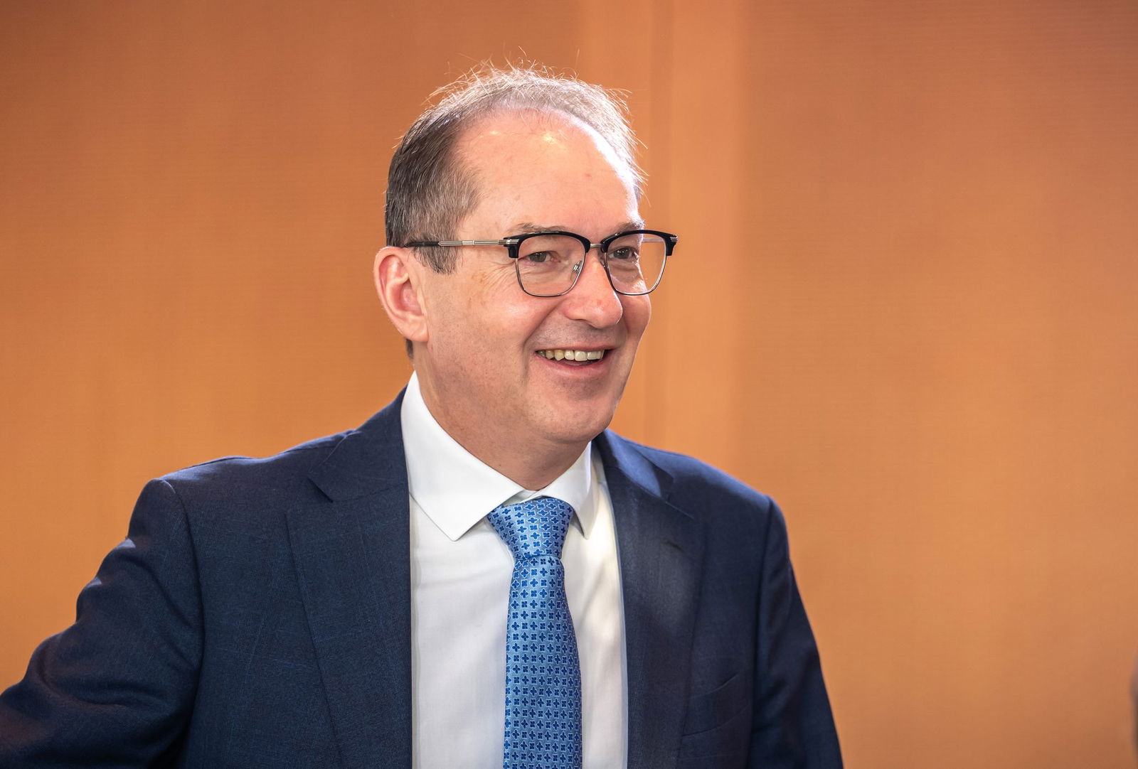 Dobrindt will den Verfassungsschutz ausbauen - auch über den reinen Nachrichtendienst hinaus. (Archivbild)