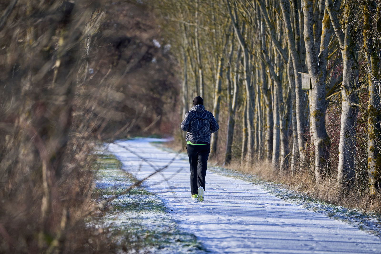 Winterliche Temperaturen und glatte Straßen gibt es in den nächsten Tagen in Rheinland-Pfalz und im Saarland. (Archivbild)
