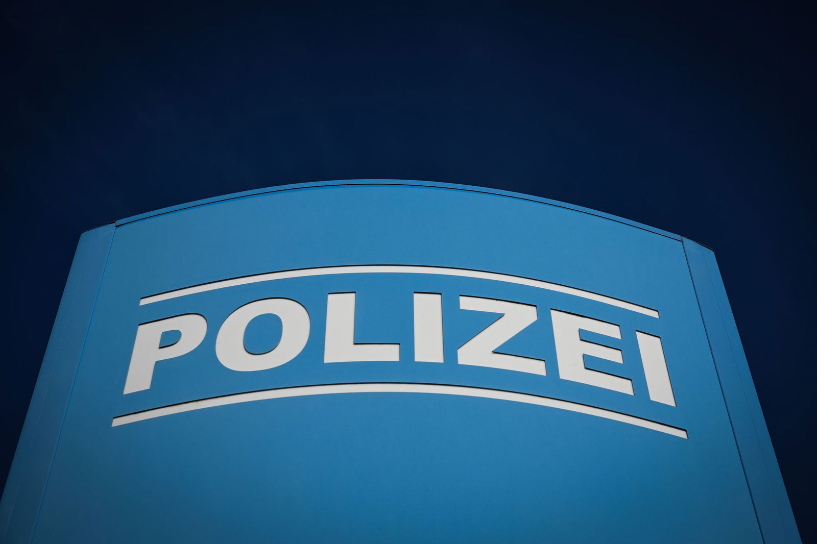 Die Polzei sucht einen bei einem Unfall auf der Autobahn 3 verletzten Mann. (Symbolbild)