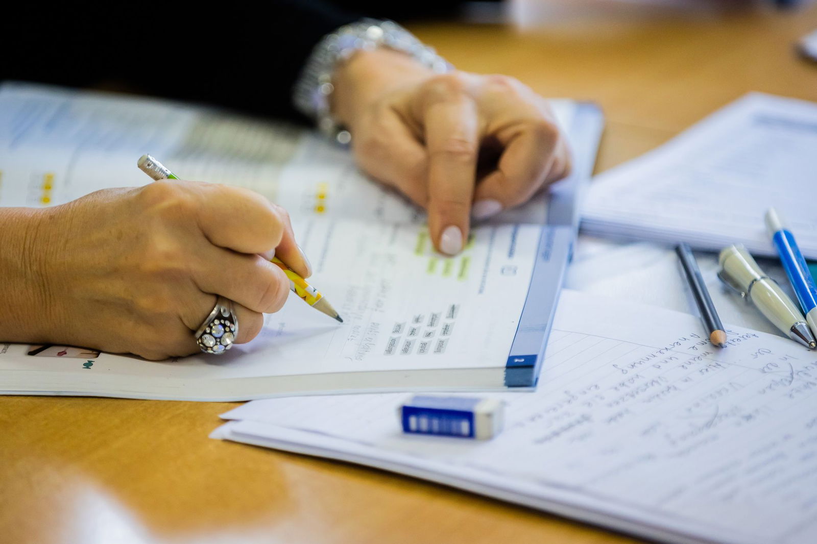 Auch Sprachförderung zählt zu einem von sieben Handlungsfeldern der neuen Integrations- und Teilhabestrategie des Saarlandes. (Symbolbild)