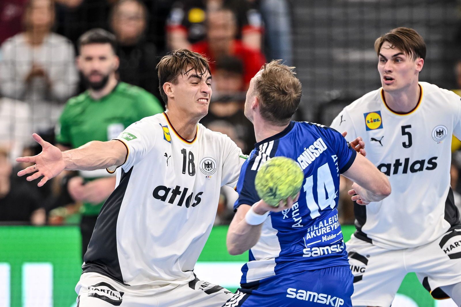 Sehen sich sehr ähnlich: Miro Schluroff (r) und Julian Köster (l). (Archivbild)