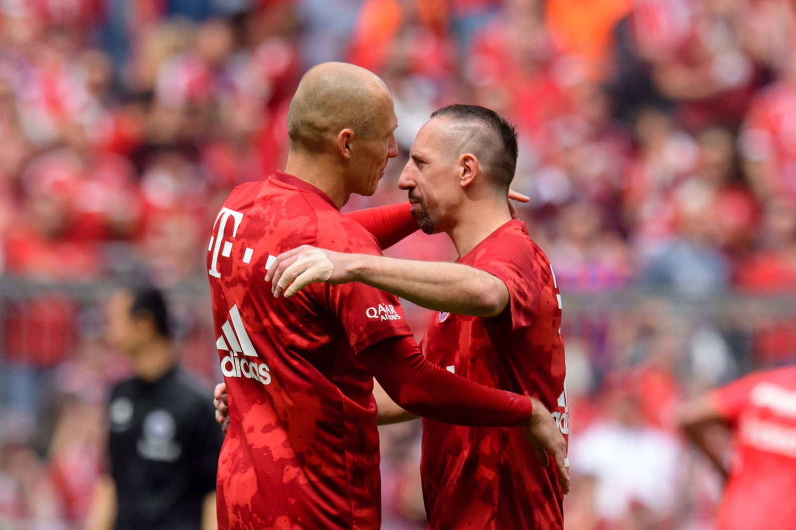 Arjen Robben (l) und Franck Ribéry prägten eine Epoche beim FC Bayern.