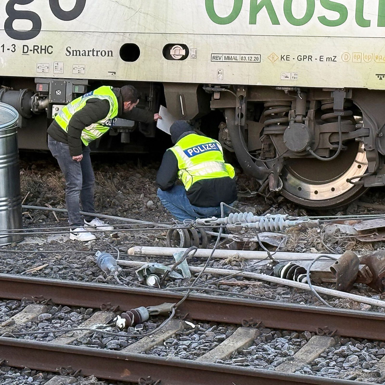 Experten suchen nach Hinweisen. 