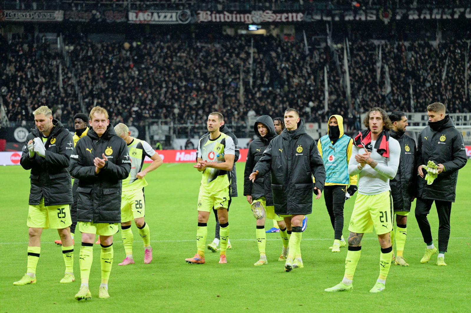 Waren nicht zufrieden mit dem 3:3: die Spieler von Borussia Dortmund.