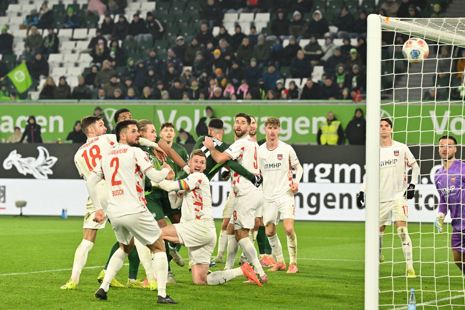 Wolfsburger Ausgleich: Moritz Jenz trifft zum späten 1:1 gegen Heidenheim.