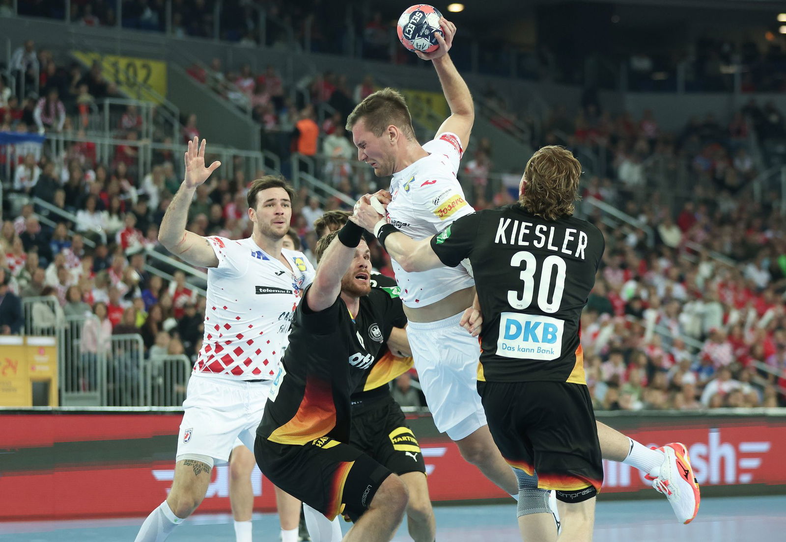 Kapitän Johannes Golla und Tom Kiesler bildeten einen starken Innenblock. 