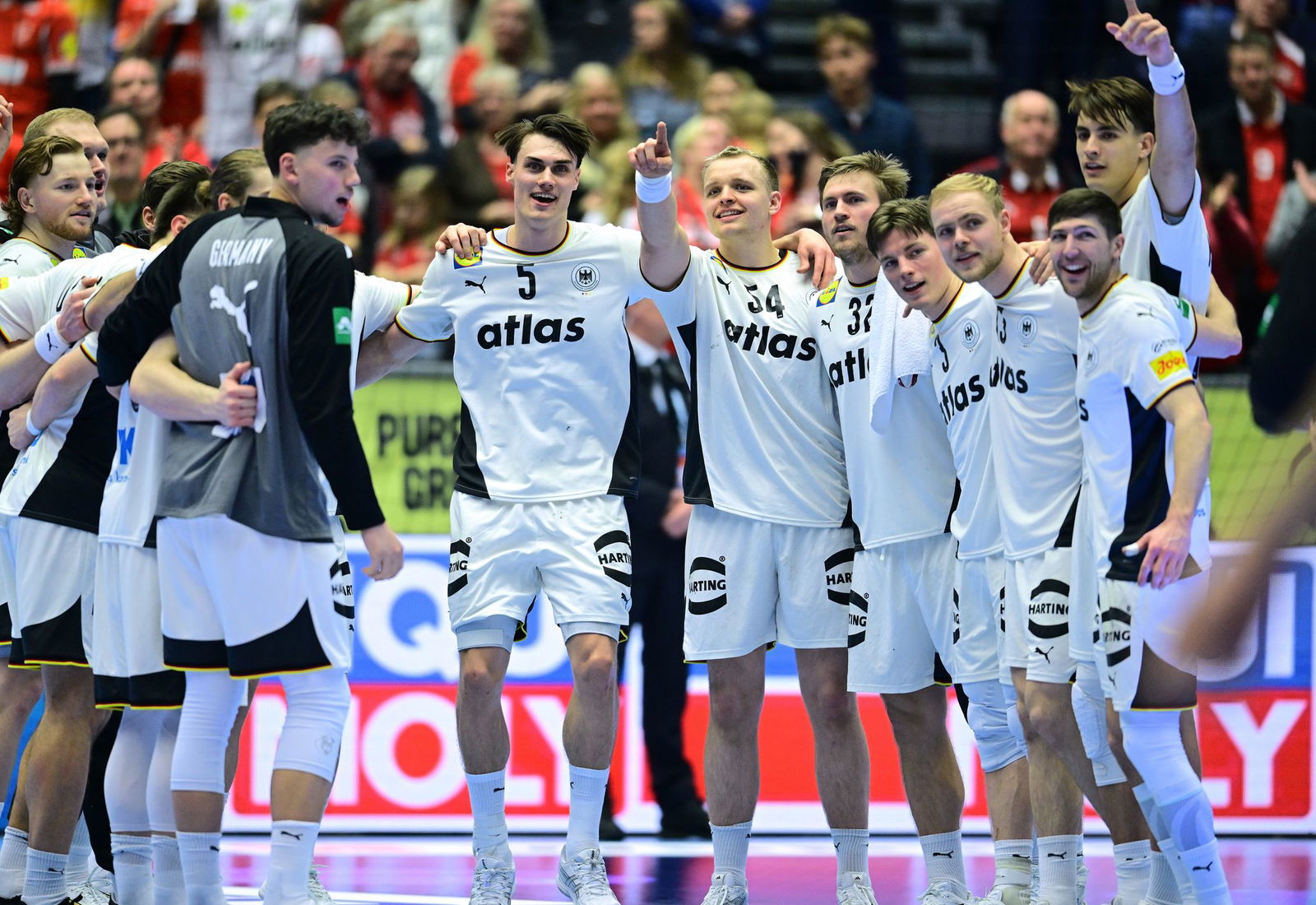 Deutschlands Handballer dürfen weiter vom EM-Halbfinale träumen.