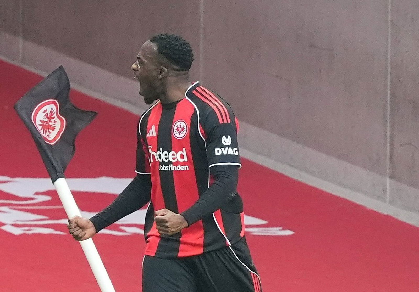  Arnaud Kalimuendo erzielte gegen Hoffenheim sein erstes Heimtor für die Frankfurter.