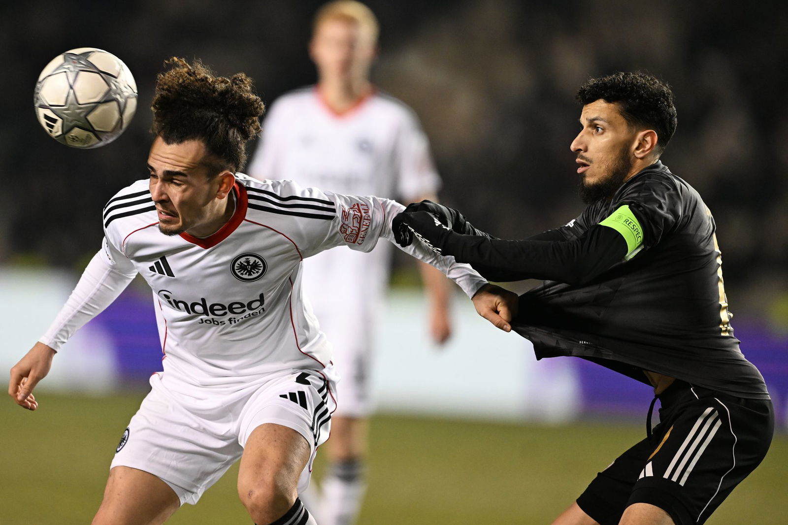 Theate und die Eintracht gaben den Sieg aus der Hand.