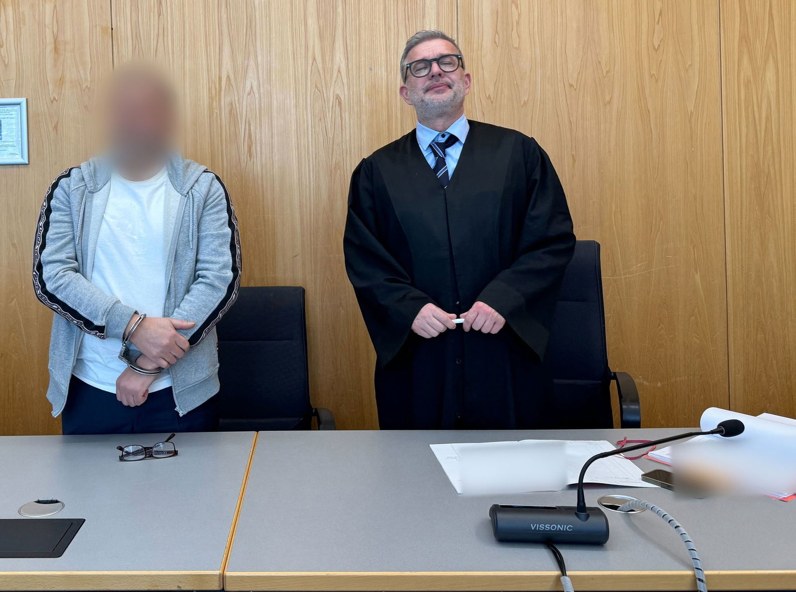 Der Vater steht wegen versuchten Mordes vor Gericht. 