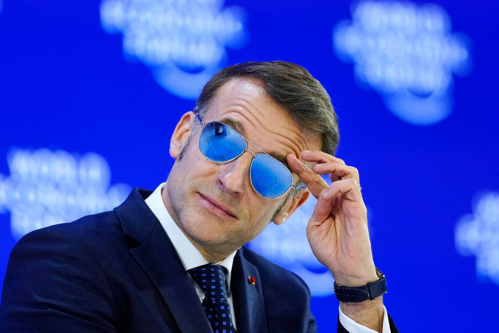 Mit diesem Foto von Macron wirbt der Hersteller inzwischen für die Luxusbrille (Archivbild).