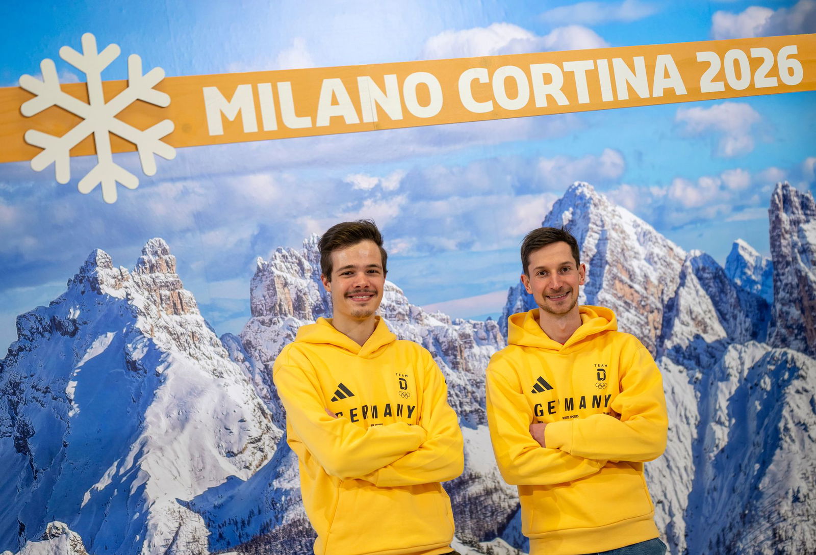 Philipp Raimund (l) und Felix Hoffmann (r) bei der Olympia-Einkleidung.