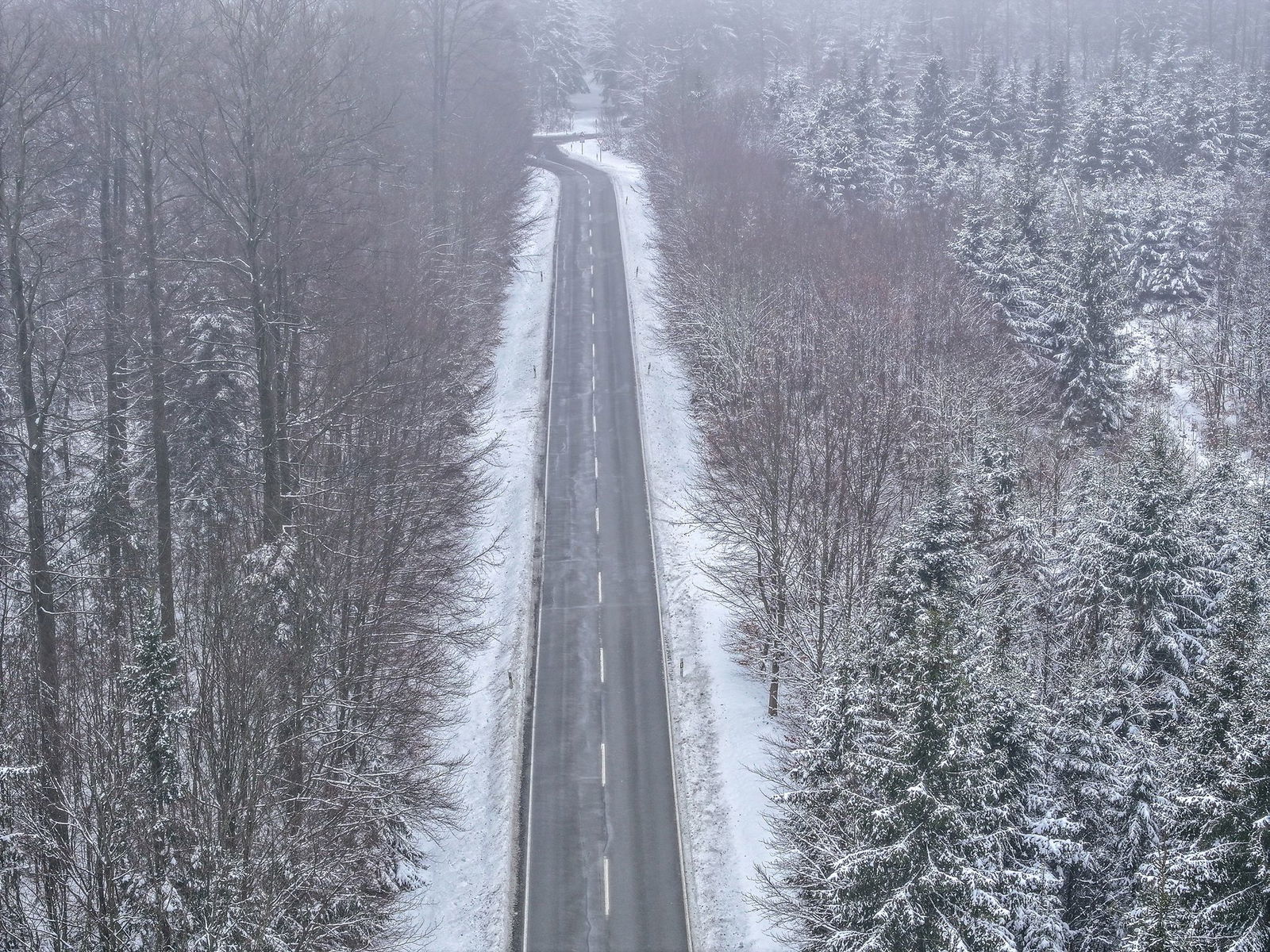 Im Osten erwartet der Wetterdienst Schneefall. (Archivbild)