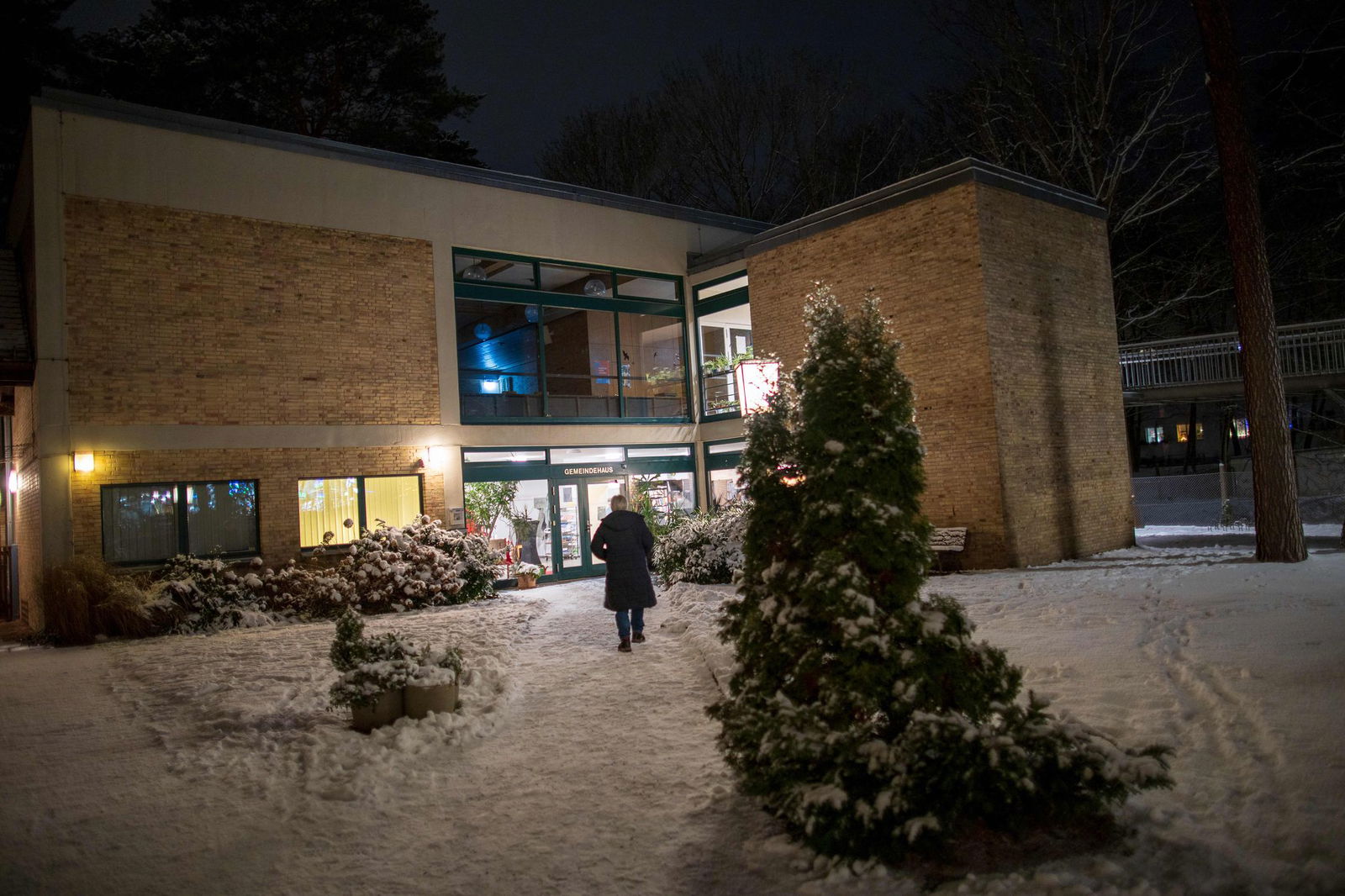 Am dritten Tag des Stromausfalls in Teilen Berlins warten Zehntausende Haushalte weiter auf Energie.
