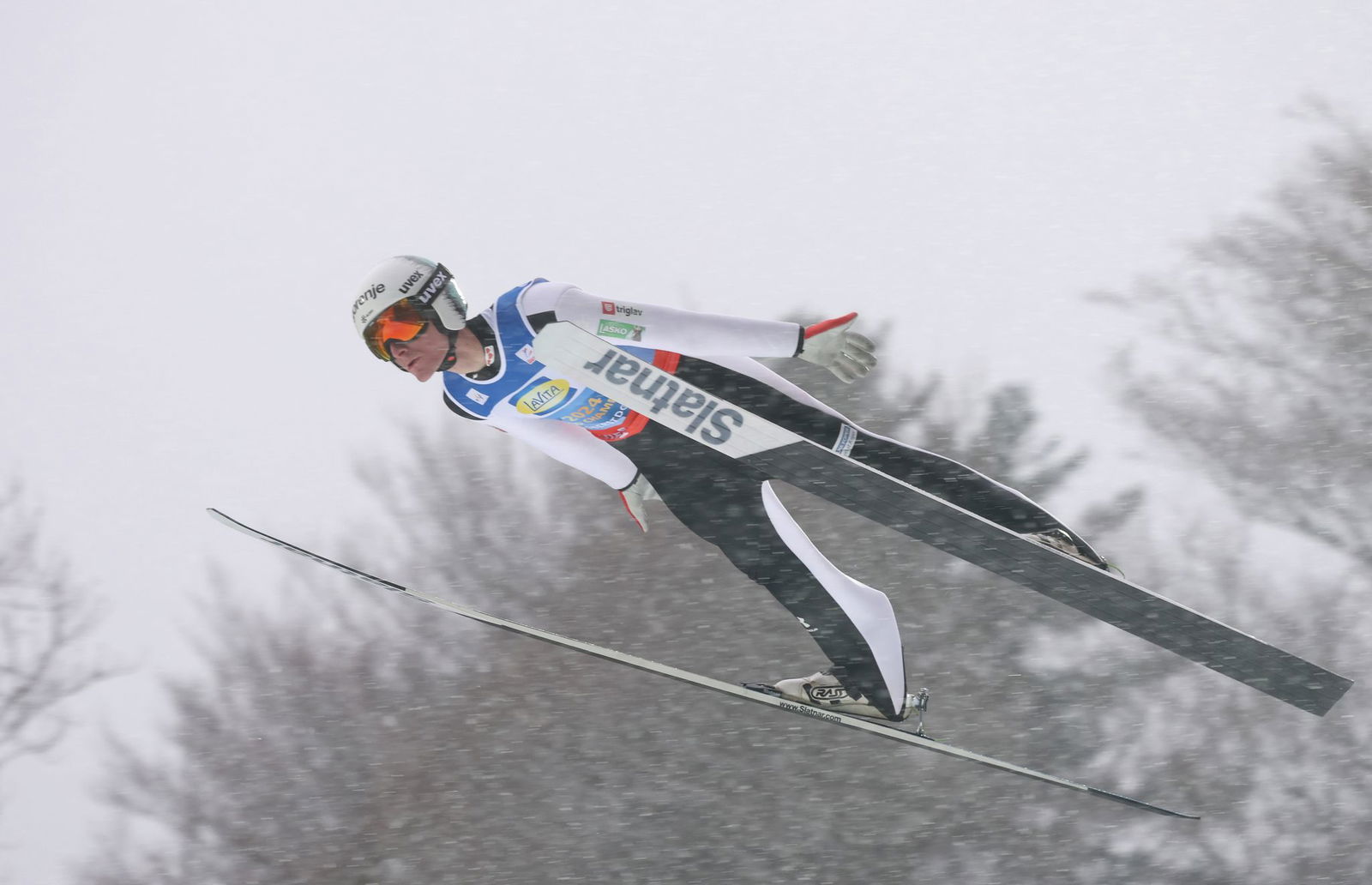 Domen Prevc sorgte mit einem kuriosen Skiverlust für Aufsehen.