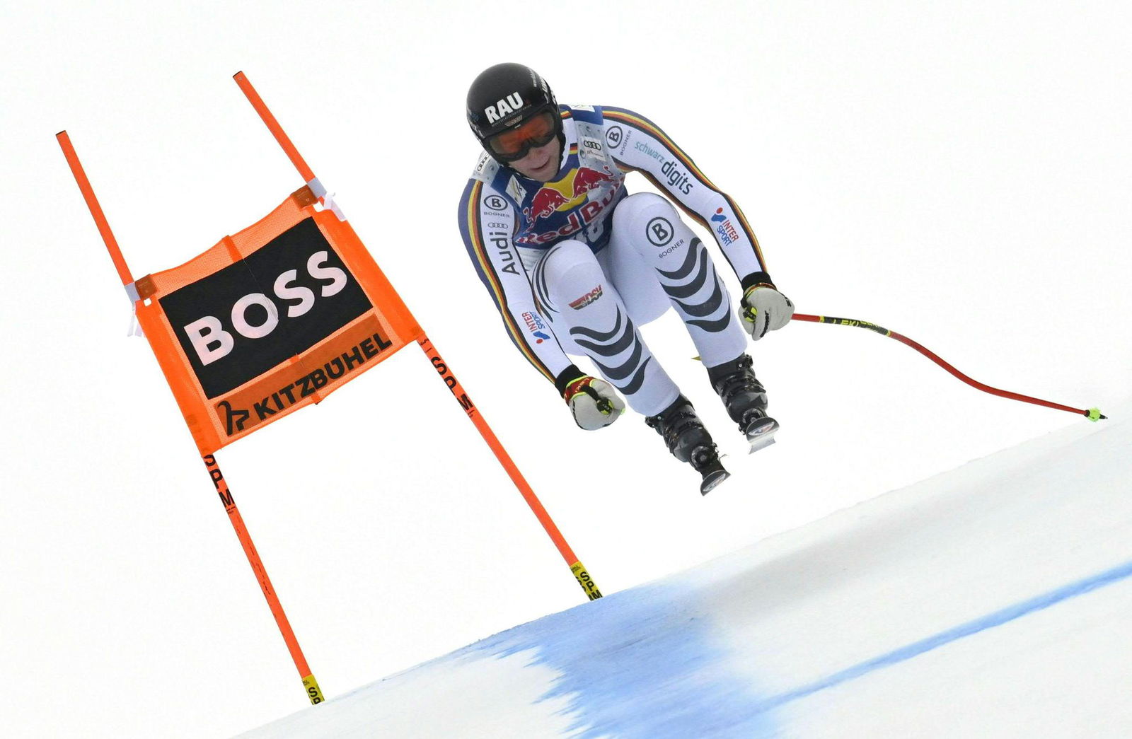 Luis Vogt gelingt eine bärenstarke Abfahrt in Kitzbühel.