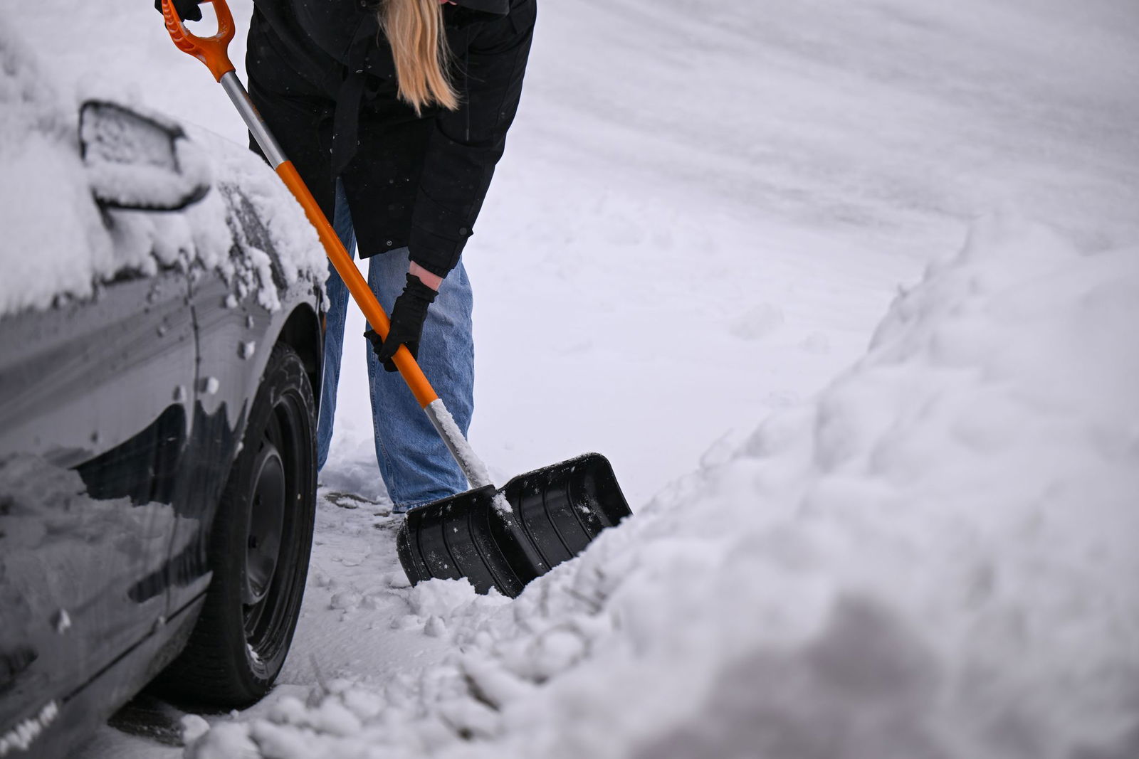 In der Nacht zu Montag kann sich im ganzen Südwesten Glatteis bilden. 