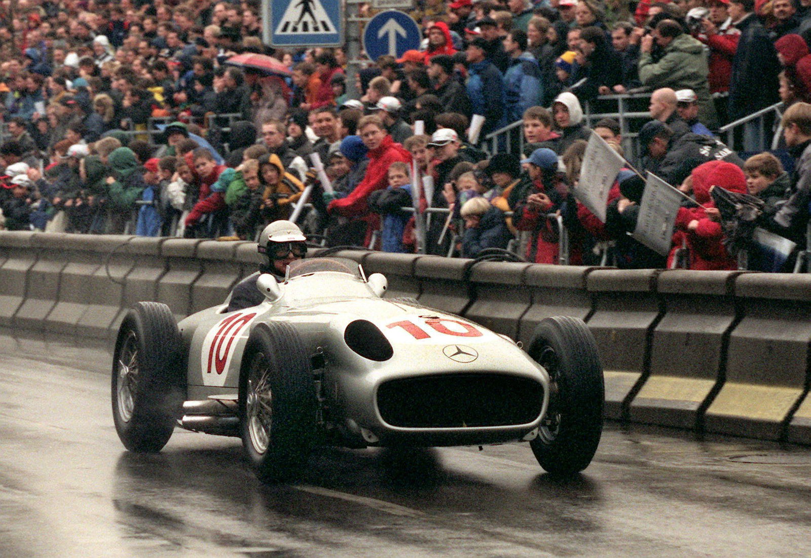 Hans Herrmann gilt als einer der größten Motorsport-Pioniere. (Archivfoto)