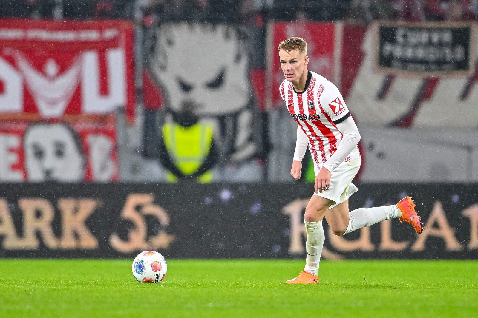 Freiburgs Verteidiger Lienhart fällt wegen einer Bauchmuskelverletzung mehrere Wochen aus. (Archivbild)